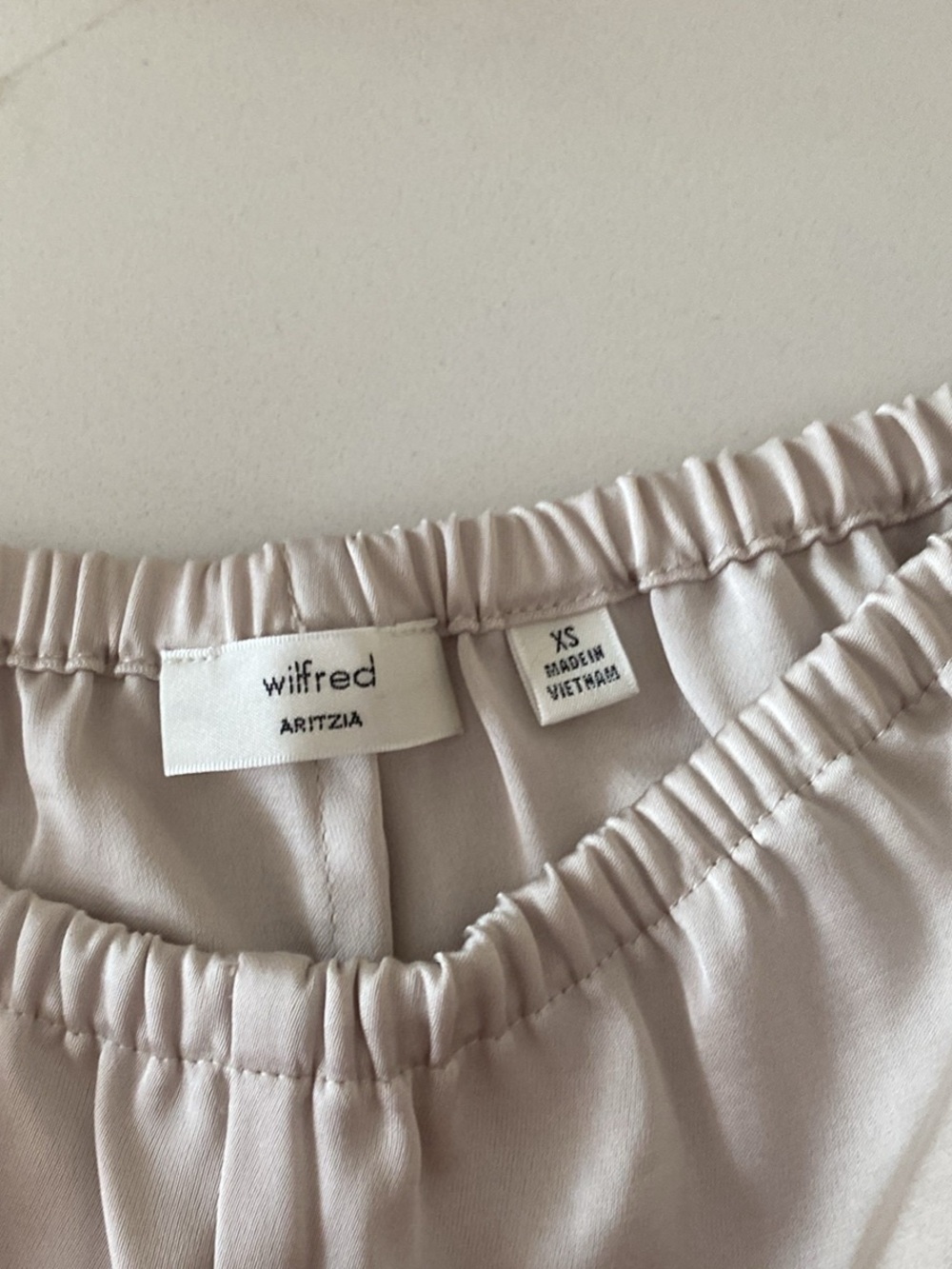 Aritzia Wilfred High-Waist Shorts in Light Blush Taupe